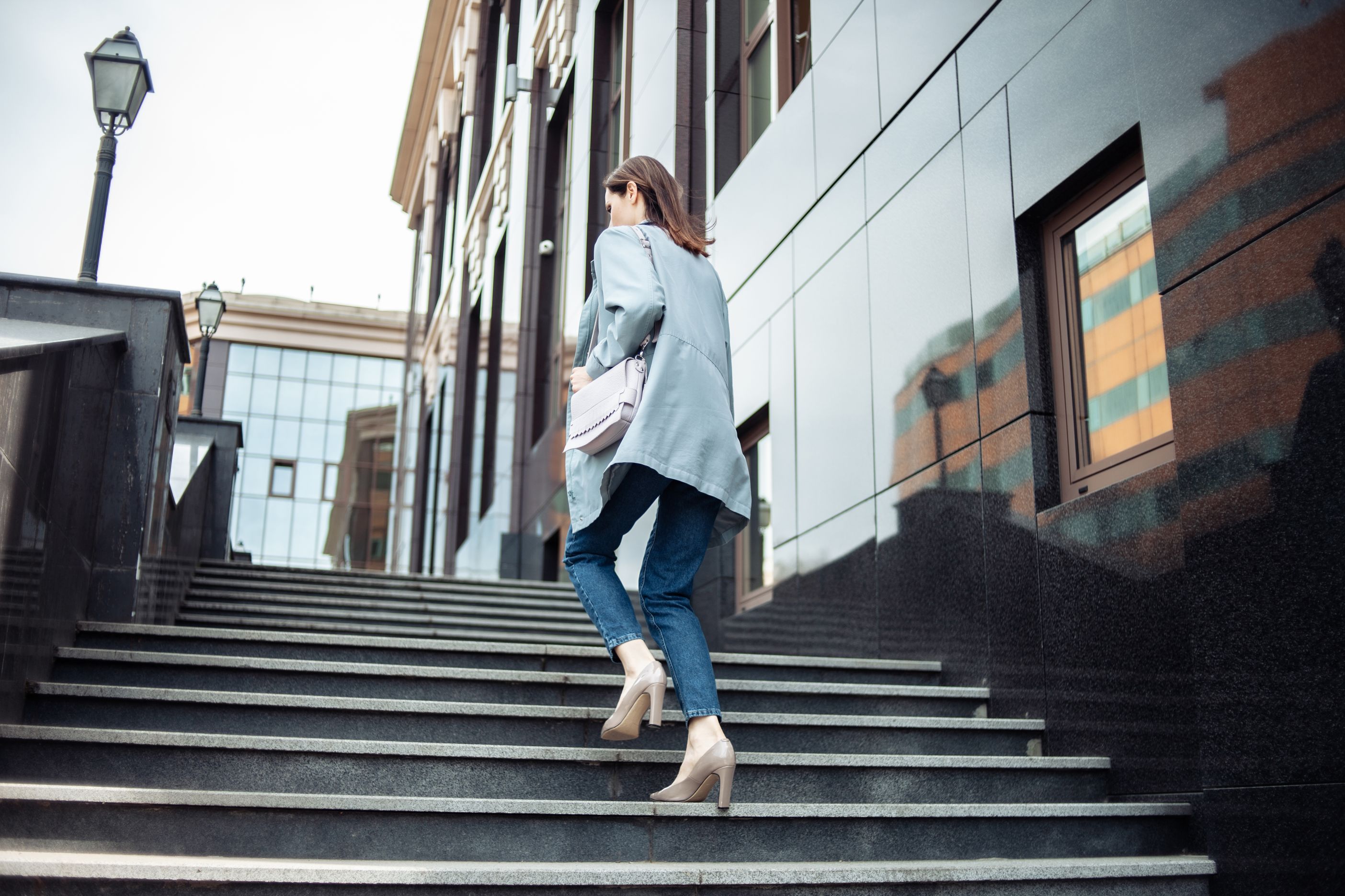 Czy chodzenie po schodach sprzyja naszemu zdrowiu? - SprawdzonyFizjoterapeuta.pl